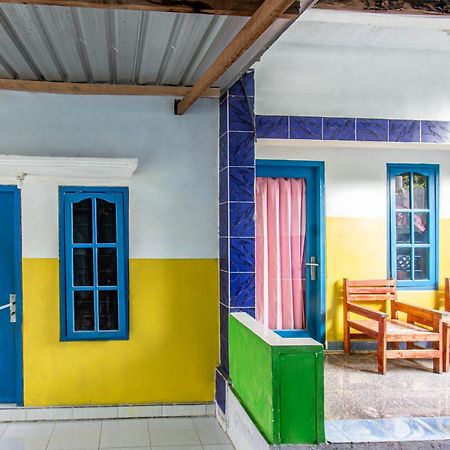 Oyo 93359 Kawi Homestay Praya Esterno foto