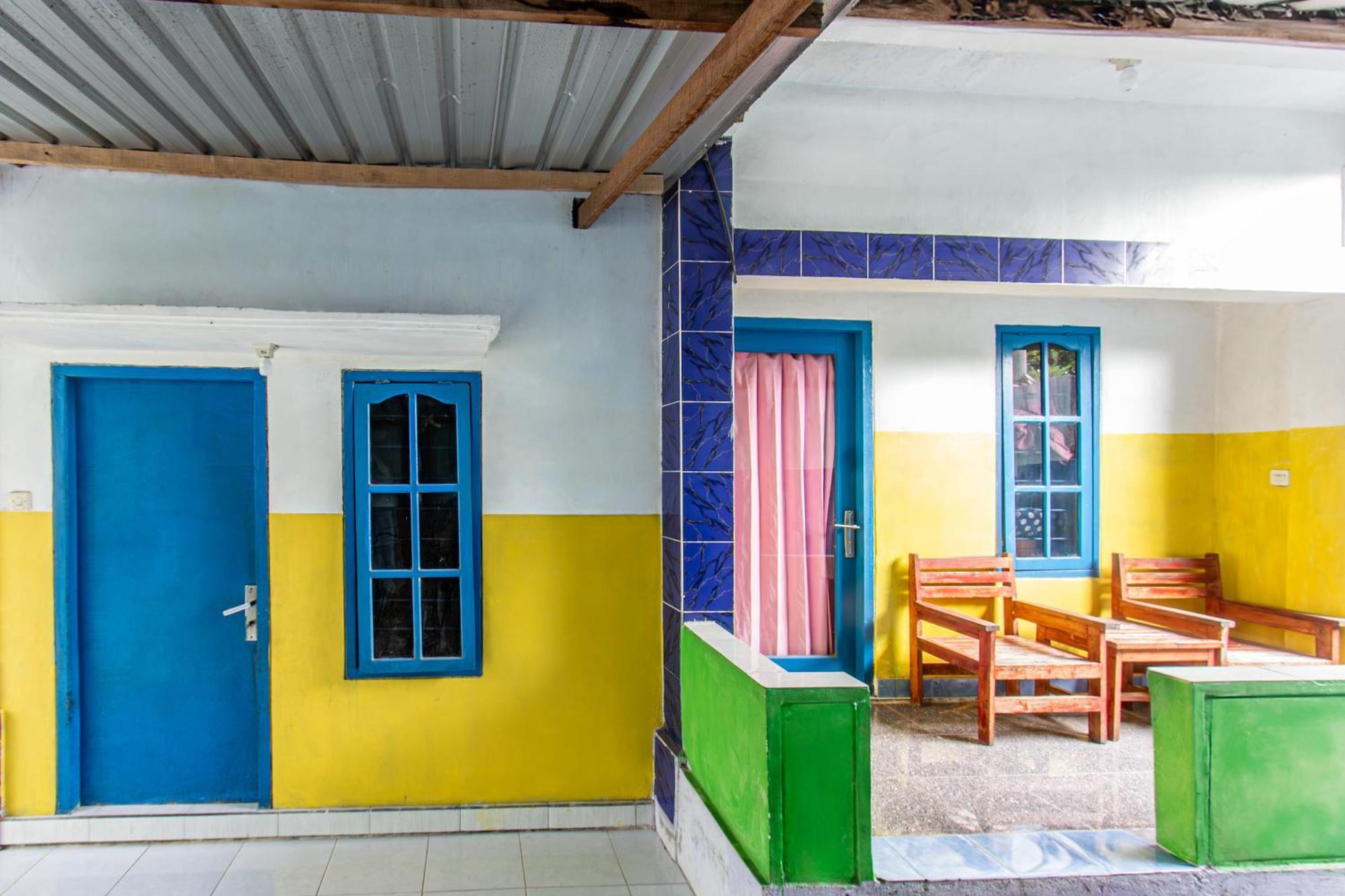 Oyo 93359 Kawi Homestay Praya Esterno foto
